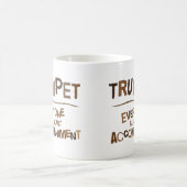 おもしろいなトランペットのギフト コーヒーマグカップ (中央)