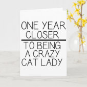 おもしろいなバースデー・カード-熱狂するな猫の女性 カード (黄色い花)