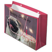 おもしろいなパグの誕生日 ラージペーパーバッグ (正面アングル)