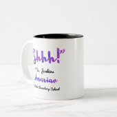 おもしろいなパーソナライズShhh! 学校司書の引用文 ツートーンマグカップ (正面左)