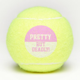 おもしろいなピンクのかわいらしくしかし致命的な女性のテニス・ボール テニスボール
