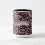 おもしろいなピンクのきらきら光るな髭およびアニマルプリントパターン ツートーンマグカップ (中央)