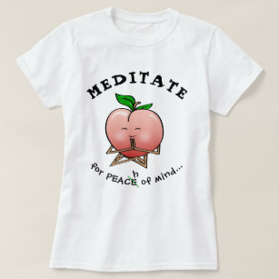 おもしろいなフルーツのTシャツ の黙想のモモ Tシャツ