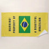 おもしろいなブラジルの旗の名前入りなビーチタオル ビーチタオル (正面)