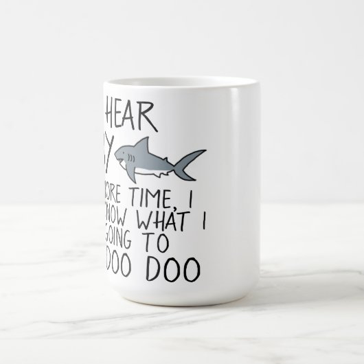 おもしろいなベビーの鮫のお母さんのマグ コーヒーマグカップ (中央)