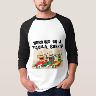 おもしろいなメキシコテキーラの日の出 Tシャツ