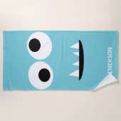 おもしろいなモンスターの顔はパーソナライズな淡いブルーをからかいます ビーチタオル (正面)