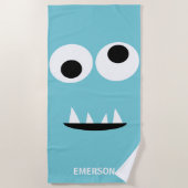 おもしろいなモンスターの顔はパーソナライズな淡いブルーをからかいます ビーチタオル (正面)