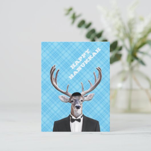 おもしろいなヤムルカの幸せなハヌカーのシカの青の格子縞 シーズンポストカード (スタンド正面)