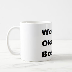 おもしろいなユーモアのあるな仕事の世界のOkayestのボスのギフト コーヒーマグカップ