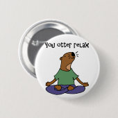 おもしろいなラッコのヨガのアートワーク 缶バッジ (正面&裏面)