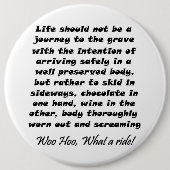 おもしろいなワインは冗談ボタンのギフトのユーモアのギフトを引用します 缶バッジ (正面)