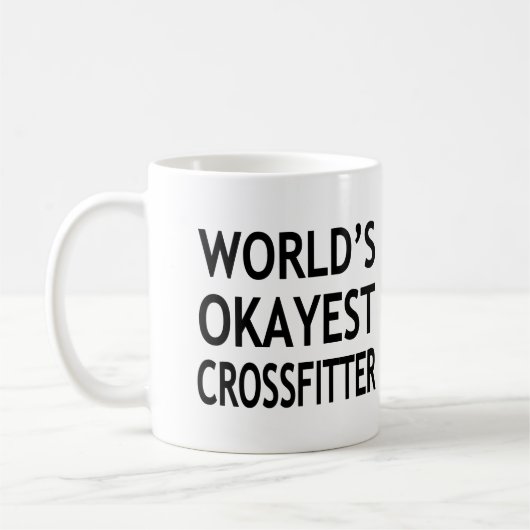 おもしろいな世界のOkayest Crossfitter コーヒーマグカップ (左)