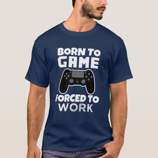 おもしろいな人のワイシャツを働かせるために強制されるゲームに生まれて下さい Tシャツ (正面)