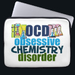 おもしろいな化学 ラップトップスリーブ<br><div class="desc">実験のための化学薬品の科学のビーカーの隣でOCDに執拗な化学無秩序を十分に読むおもしろいな化学先生のギフト。 科学者のために現在のクールな化学専攻学生。</div>