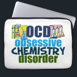 おもしろいな化学 ラップトップスリーブ<br><div class="desc">実験のための化学薬品の科学のビーカーの隣でOCDに執拗な化学無秩序を十分に読むおもしろいな化学先生のギフト。 科学者のために現在のクールな化学専攻学生。</div>