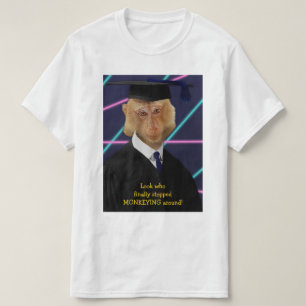 おもしろいな卒業猿のマカク属の年鑑のカスタム Tシャツ