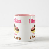 おもしろいな司書のマグ ツートーンマグカップ (中央)