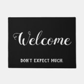 おもしろいな多くの歓迎を期待しないで下さい ドアマット (正面)