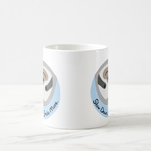 おもしろいな怠惰のマグの減速のスマイルのよりかわいい怠惰 コーヒーマグカップ (中央)
