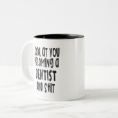 おもしろいな歯科医の卒業のマグ ツートーンマグカップ (正面左)