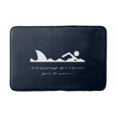 おもしろいな泳ぐ人の水泳の鮫の皮肉の恋人のギフト バスマット (正面)