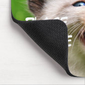 おもしろいな猫のここのシャムの子ネコの場所のマウス マウスパッド (コーナー)