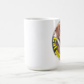 おもしろいな猫のウンチは舌を付けている犬を襲います吸います コーヒーマグカップ (中央)