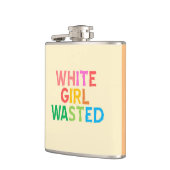 おもしろいな白人の女の子によって無駄にされるフラスコのカラフル フラスク (左)