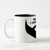 おもしろいな白黒は"後を追います私を、私持っていますひげ"を ツートーンマグカップ (左)