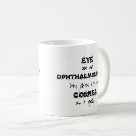 おもしろいな眼科医のしゃれのマグ コーヒーマグカップ (正面右)