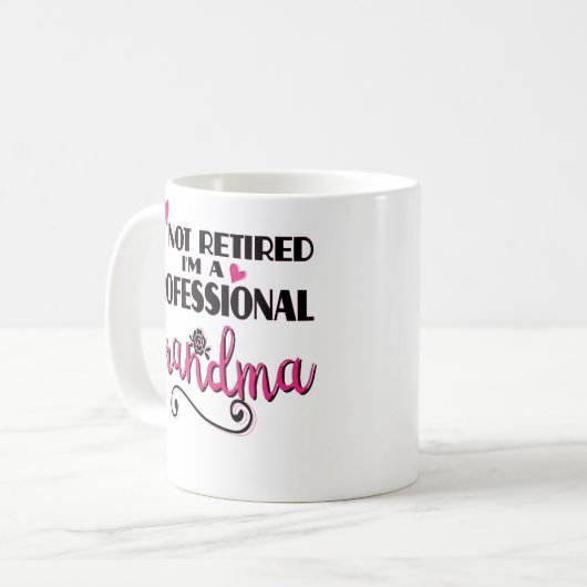 おもしろいな退職のギフトの祖母の退職したなコーヒー・マグ コーヒーマグカップ (正面左)