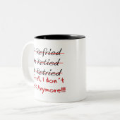 おもしろいな退職のワイシャツおよびギフト ツートーンマグカップ (正面左)