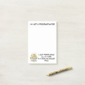 おもしろいな重点を置かれた女性のProcrastinator ポストイット (デスク上)