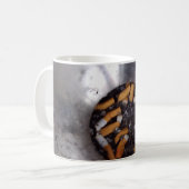 おもしろいな銀製の喫煙者の灰皿の吸いがら コーヒーマグカップ (正面左)