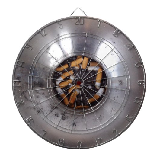 おもしろいな銀製の喫煙者の灰皿の吸いがら ダーツボード (正面)