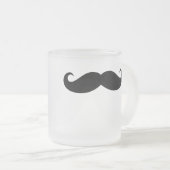 おもしろいな顔の口ひげの髭の顔の毛パターン フロストグラスマグカップ (正面右)