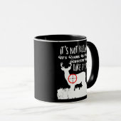 おもしろいな食料雑貨品店の狩りの人の引用文の木びき台のシカ マグカップ (正面右)