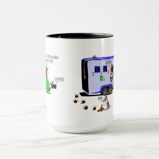 おもしろいな馬のトレーラーのローディングの漫画 マグカップ (中央)