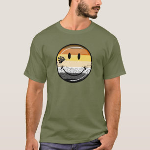 おもしろいな髭がある幸せで陽気なくまのプライドの旗 Tシャツ