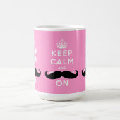 おもしろいな髭のKeep Calm and Carry On |のピンク コーヒーマグカップ (中央)