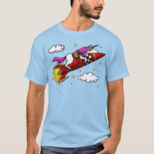 おもしろいな魔法のユニコーンの乗馬の宇宙ロケット Tシャツ (正面)