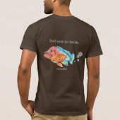 おもしろいな魚28枚のFlatulenSEAの漫画のTシャツ Tシャツ (裏面)
