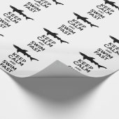 おもしろいな鮫の警告-平静を保ち、速く泳いで下さい ラッピングペーパー (角)