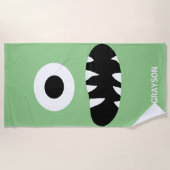 おもしろいな1人の注目されたモンスターはパーソナライズな緑をからかいます ビーチタオル (正面)