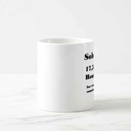 おもしろいな2年冷静な記念日のマグ コーヒーマグカップ (中央)