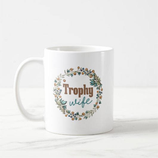 おもしろいな"トロフィ妻"の コーヒーマグカップ (左)