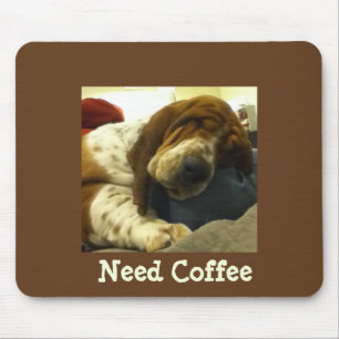 おもしろいな"必要性コーヒー"のマウスパッドのかわいいバセット犬 マウスパッド