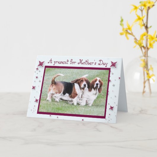 おもしろいな"母の日"カードw/Bassetは追跡しましたり及び主演します カード (黄色い花)