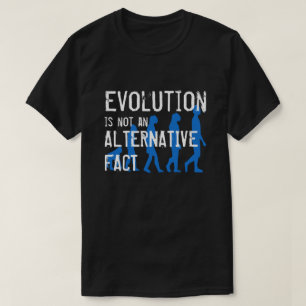 おもしろいな"進化はではないです代わりとなる事実" Tシャツ
